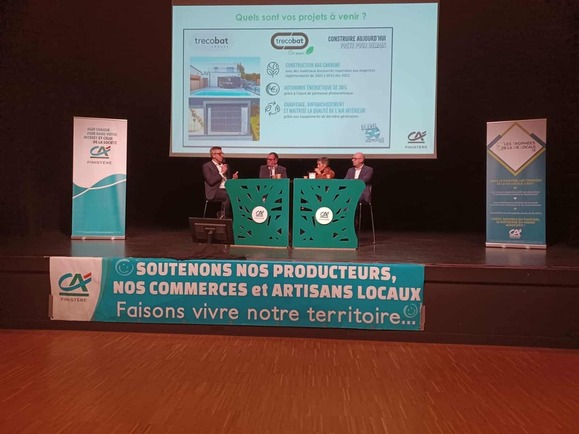 La scène, lors d'une remise de prix du Crédit Agricole