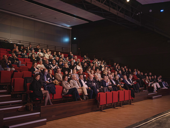 Les gradins de la salle Jean Bodenez